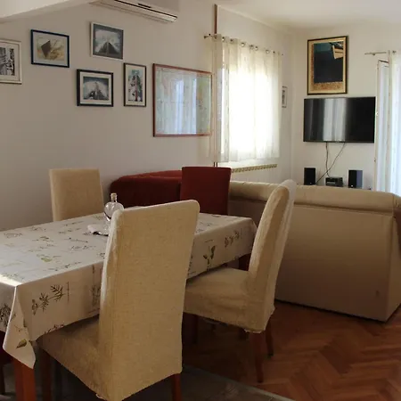 Apartment Sweet Life - Three-bedroom With Terrace And Sea View Renata St *