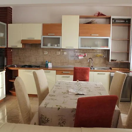 Sweet Life - Three-bedroom With Terrace And Sea View Renata St