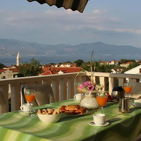 Sweet Life - Three-bedroom With Terrace And Sea View Renata St Apartment