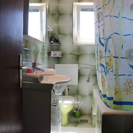 Apartment Sweet Life - Three-bedroom With Terrace And Sea View Renata St Supetar